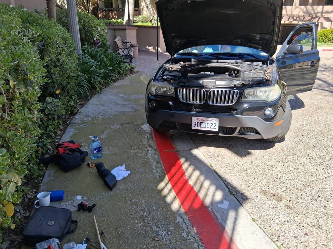 Mobile mechanic Diagnosing a BMW no-start issue with portable diagnostic tools
